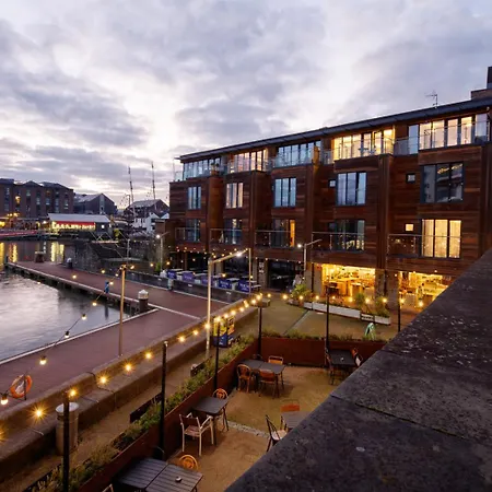 Apartment The Boat House By Cliftonvalley Bristol