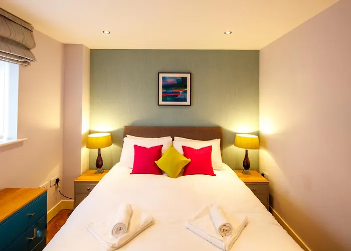 The Boat House By Cliftonvalley *